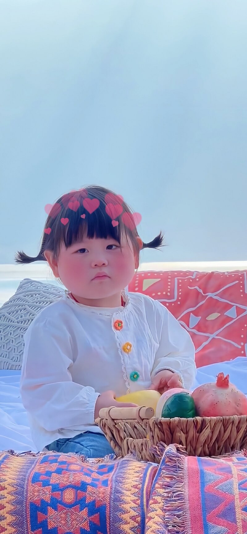 Hình nền em bé cười tươi tắn