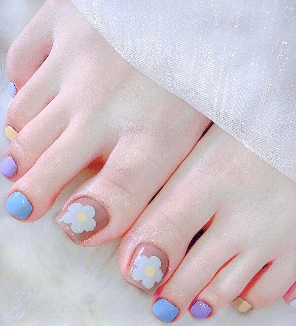 Nail chân cute với màu sơn trơn