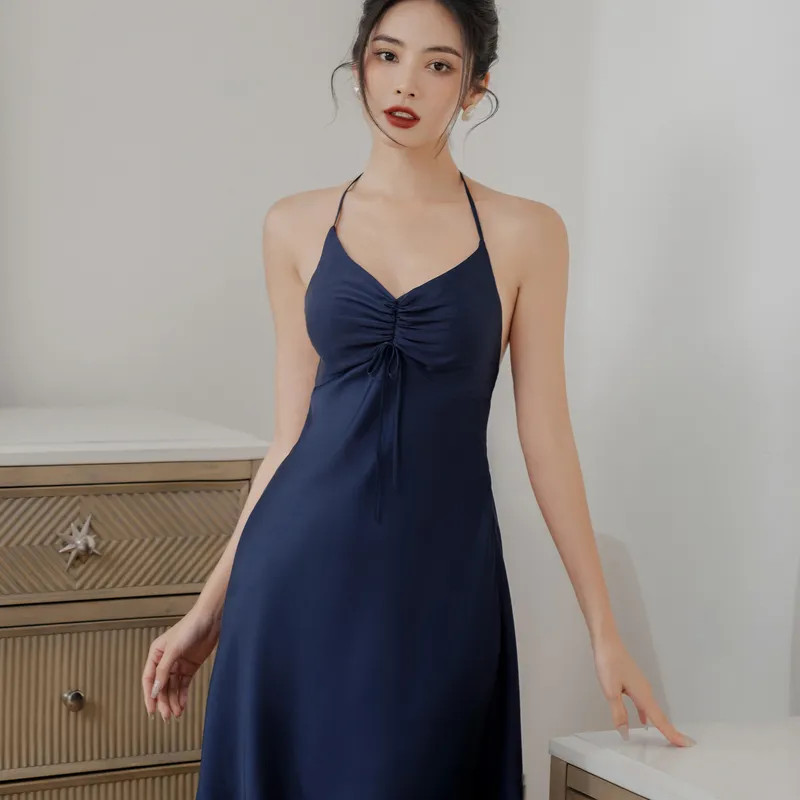 Bức ảnh đầy cảm hứng với cô gái trong đồ ngủ quyến rũ